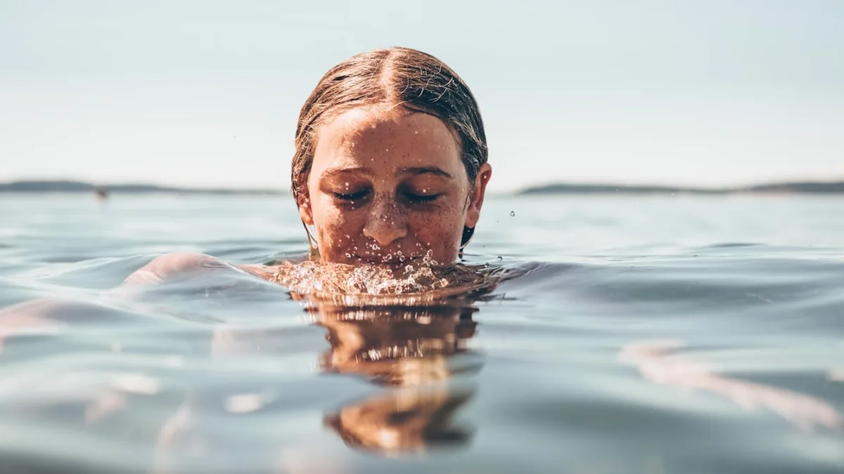 Rétention d'eau : que faire au quotidien pour dégonfler